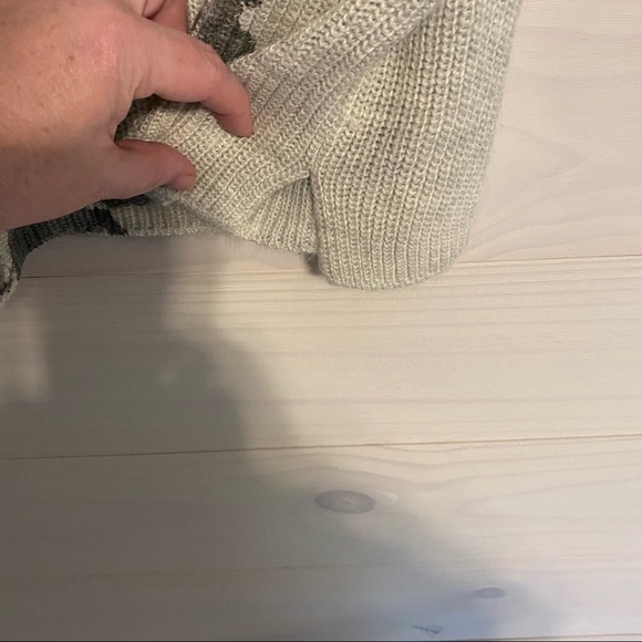 CHRISTOPHER & BANKS long sleeve sweater with grey flowers sz M - Picture 5 of 6